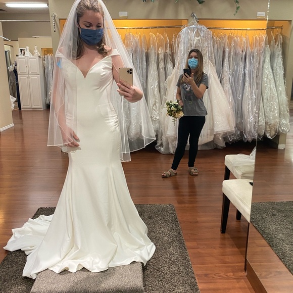 Sophia Tolli Simone wedding dress in size 8. Never worn and unaltered. - Picture 10 of 10